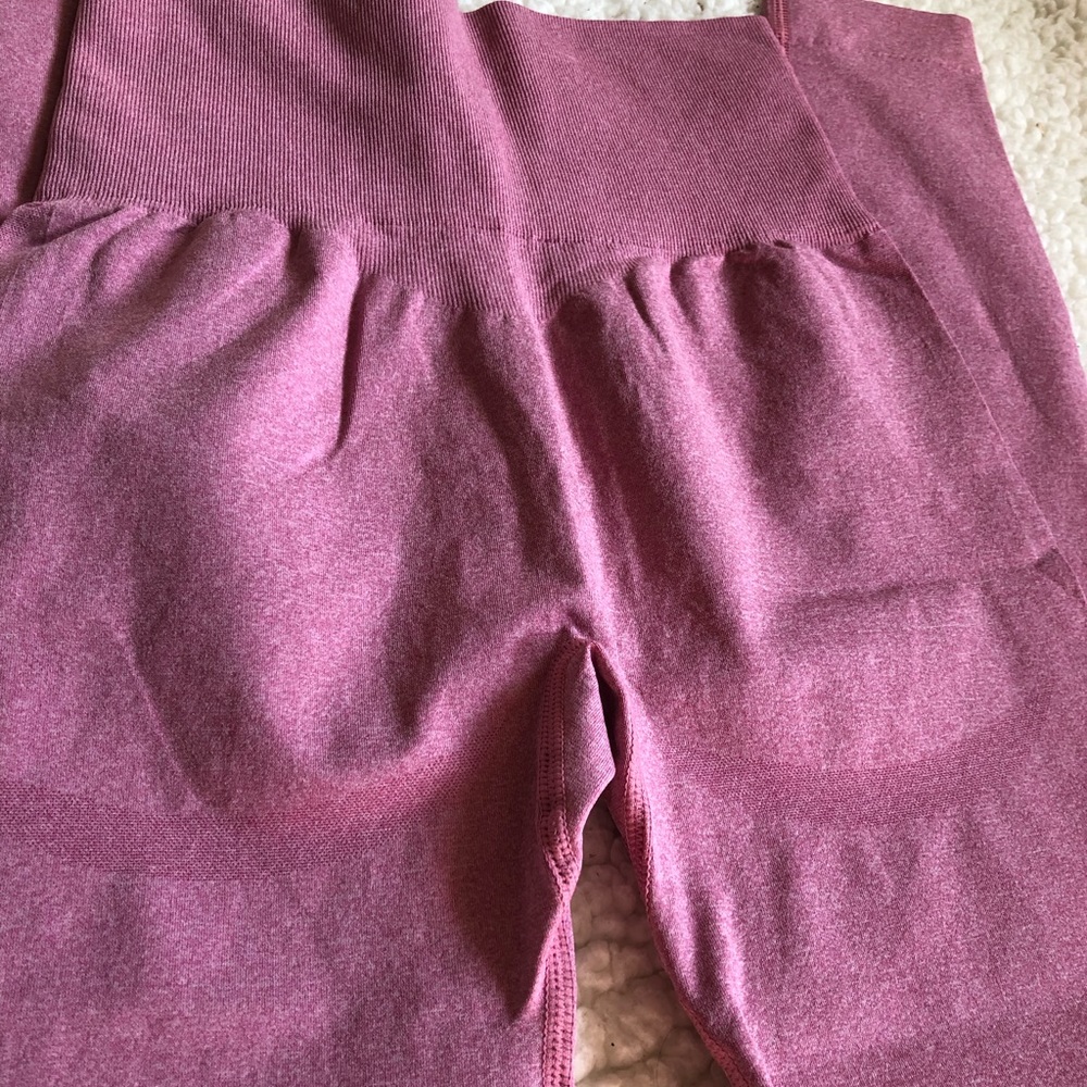 NEW! Baby Pink Contour Seamless Leggings - Picture 4 of 10